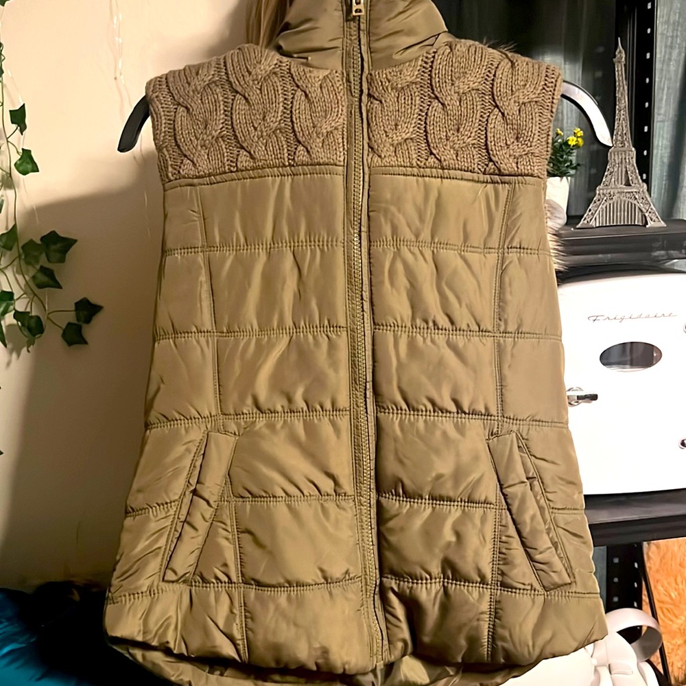 Kids puffer vest with knitted